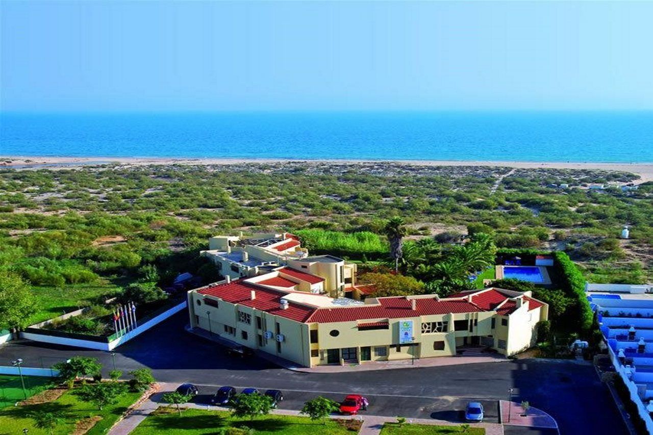 Praia Da Lota Resort - Beachfront Hotel Manta Rota Exterior foto
